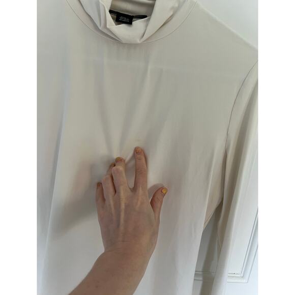 St. John Women's M Fitted Turtleneck White Stretch Lightweight Layering FLAW - Picture 9 of 11